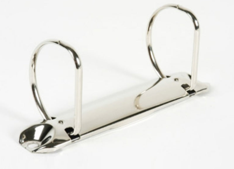 Mecanismos metálicos con 2 argollas en forma 'D' de 1.5 pulgadas. Largo de 13 cm, acabado níquel, capacidad para 370 hojas. Ideal para agendas, organizadores y encuadernación profesional. Mecanismos metálicos con 2 argollas en forma 'D' de 1.5 pulgadas. Largo de 13 cm, acabado níquel, capacidad para 370 hojas. Ideal para agendas, organizadores y encuadernación profesional.